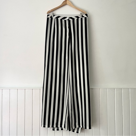 PrettyLittleThing Black & White Striped Wide Leg Pants Size 26 - Picture 2 of 11
